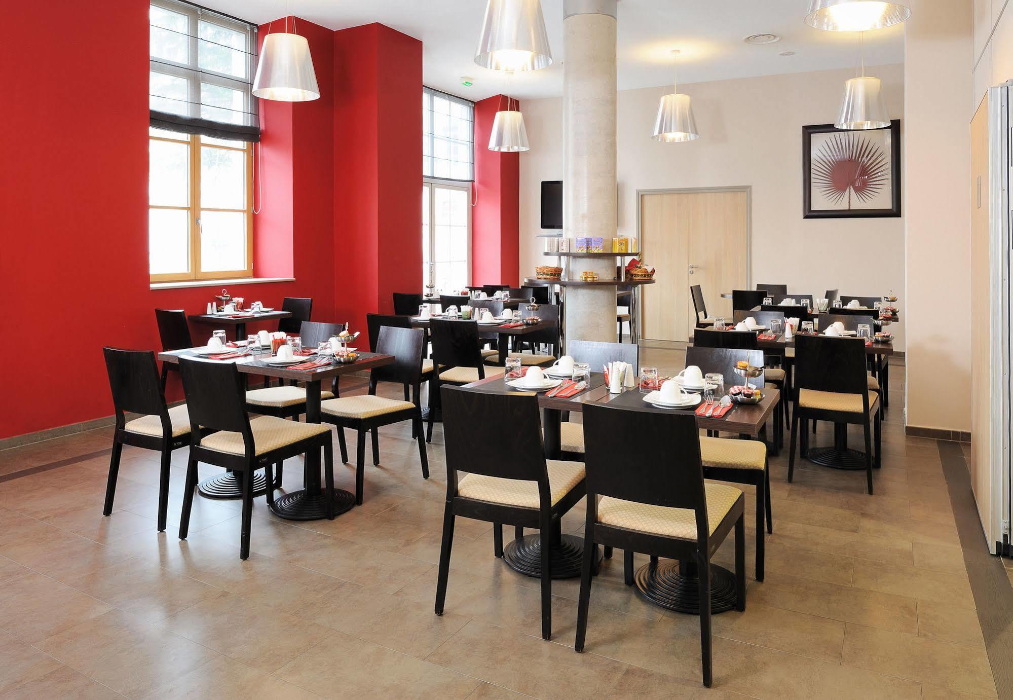 Aparthotel Residhome Caserne De Bonne 4*